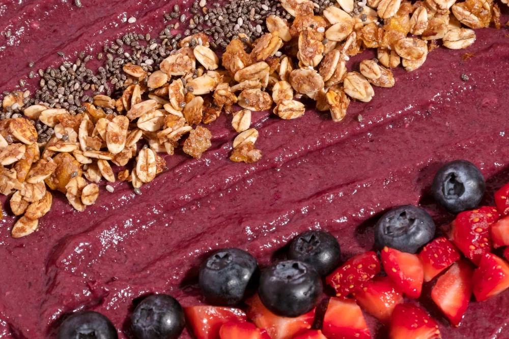 Are Açaí Bowls Actually Healthy? The Sugar and Portion Trap Hiding Under the Fruit